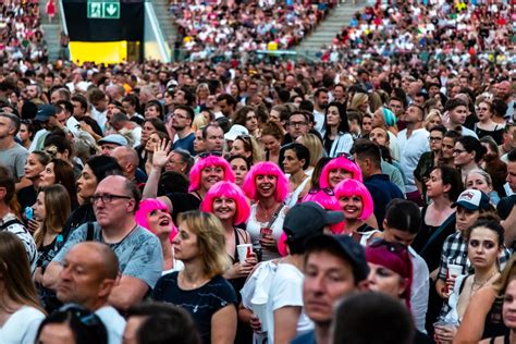 Noc Nieziemskich Dźwięków:  Koncert Nakamury Akiko w Warszawie - Eksplozja Muzyki i Emocji!